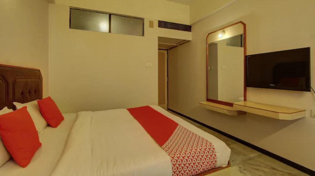 מדוראי Hotel Padmam מראה חיצוני תמונה