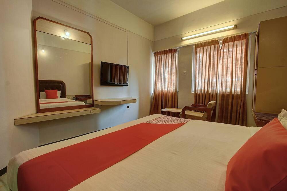 מדוראי Hotel Padmam מראה חיצוני תמונה