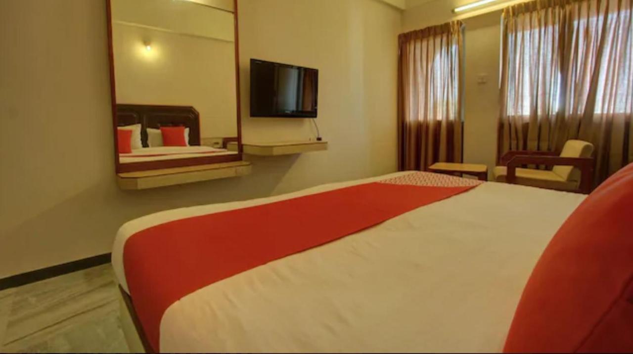 מדוראי Hotel Padmam מראה חיצוני תמונה