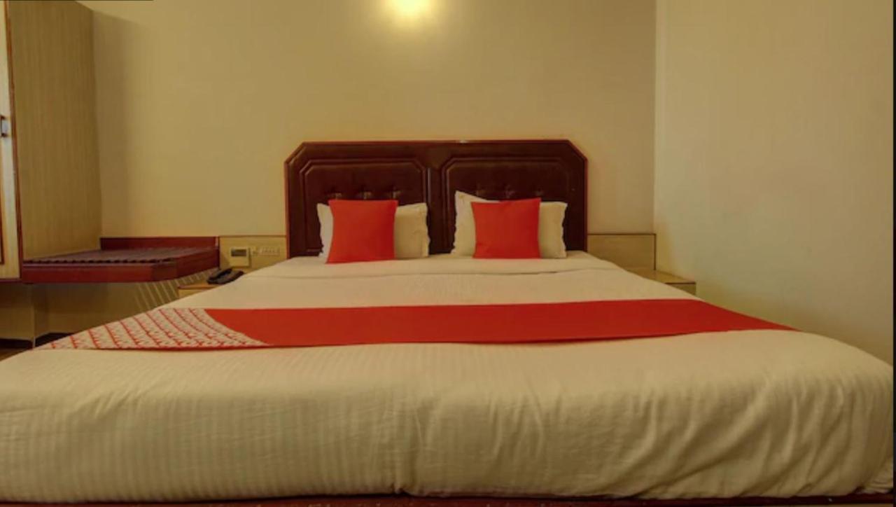 מדוראי Hotel Padmam מראה חיצוני תמונה