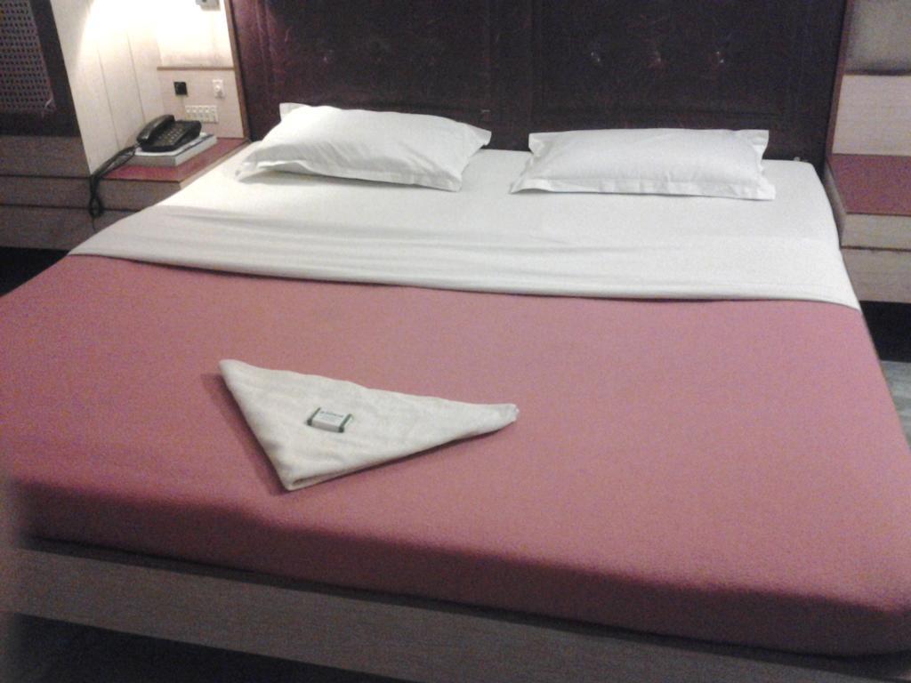 מדוראי Hotel Padmam מראה חיצוני תמונה