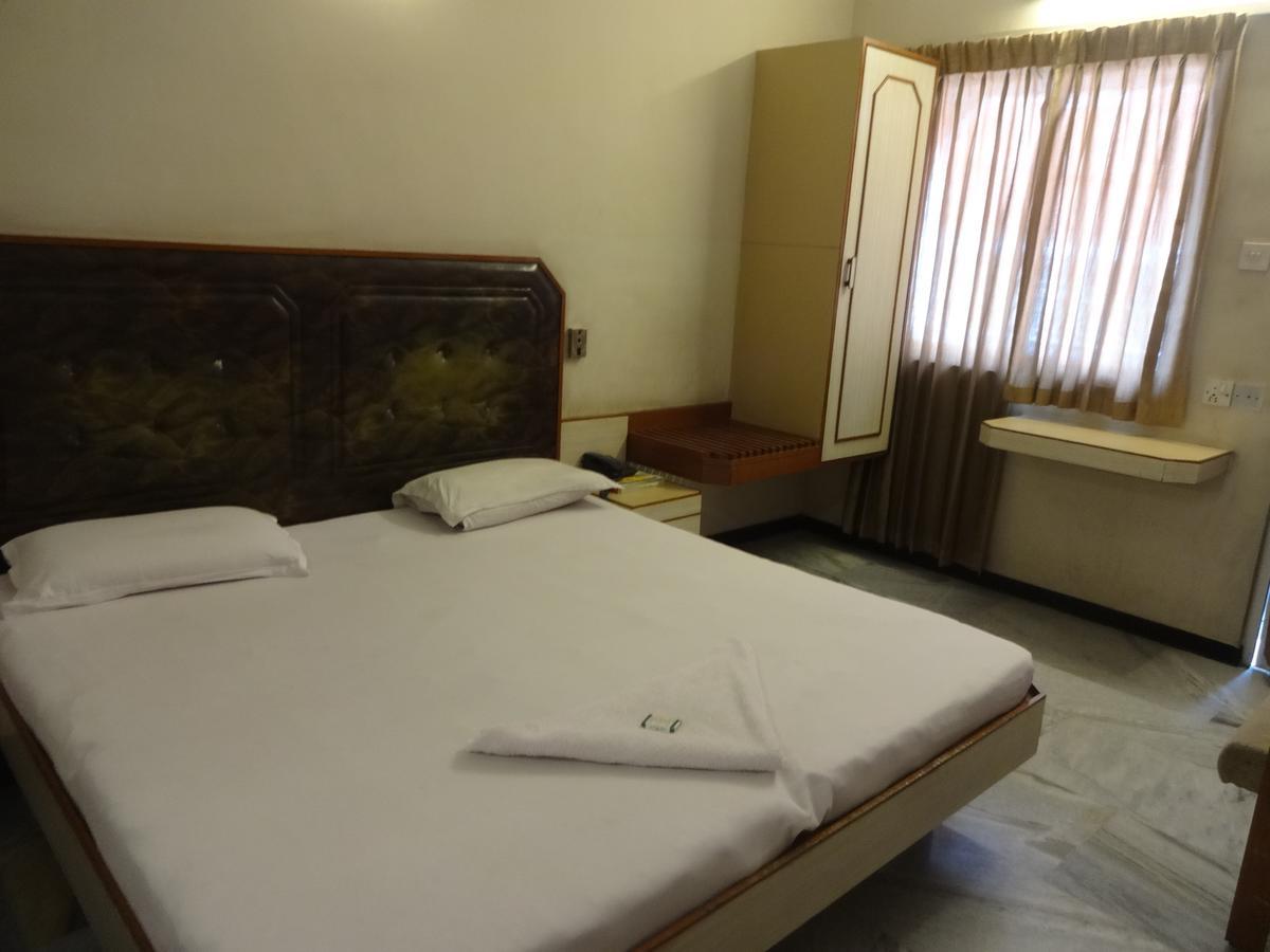 מדוראי Hotel Padmam מראה חיצוני תמונה