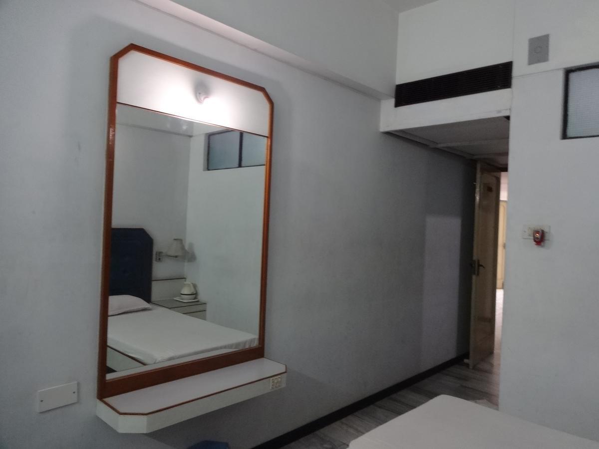 מדוראי Hotel Padmam מראה חיצוני תמונה