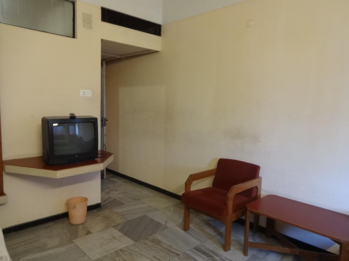מדוראי Hotel Padmam מראה חיצוני תמונה