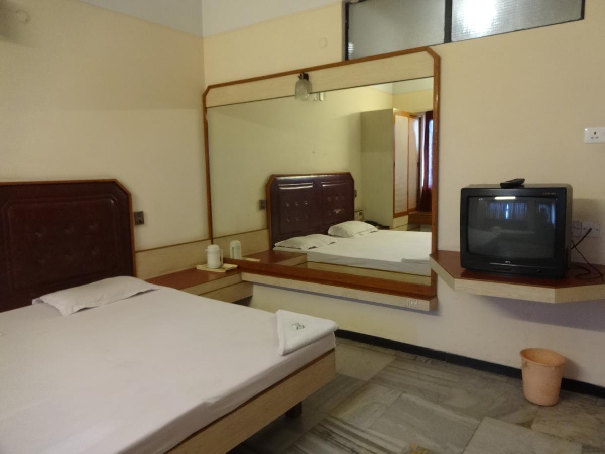מדוראי Hotel Padmam מראה חיצוני תמונה