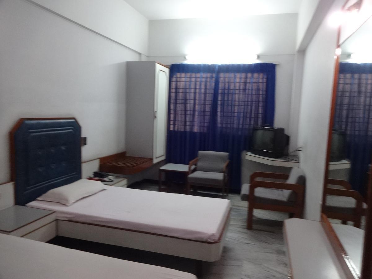מדוראי Hotel Padmam מראה חיצוני תמונה
