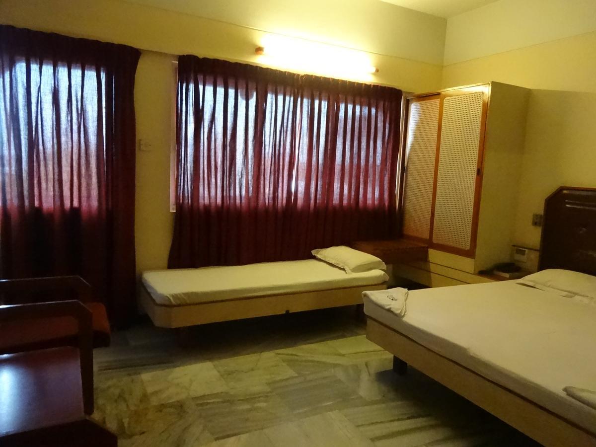 מדוראי Hotel Padmam מראה חיצוני תמונה
