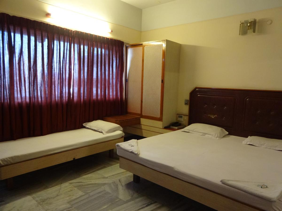 מדוראי Hotel Padmam מראה חיצוני תמונה