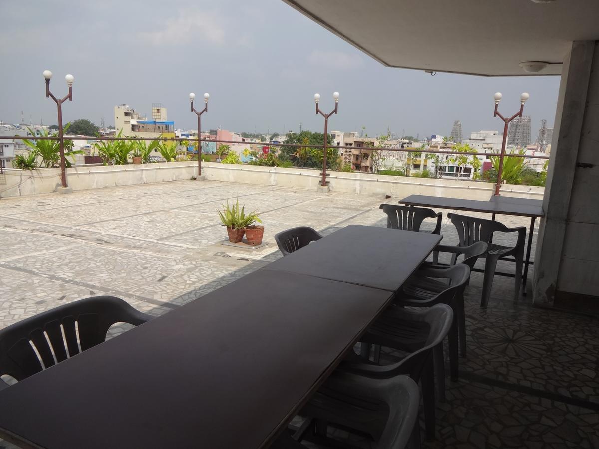 מדוראי Hotel Padmam מראה חיצוני תמונה
