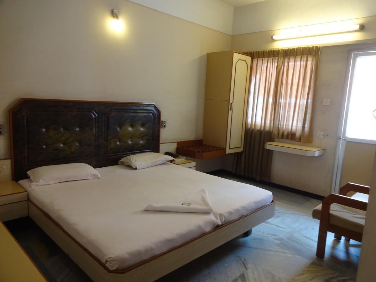 מדוראי Hotel Padmam מראה חיצוני תמונה