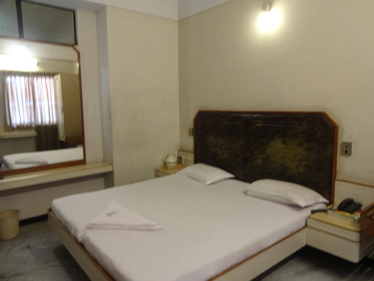 מדוראי Hotel Padmam מראה חיצוני תמונה