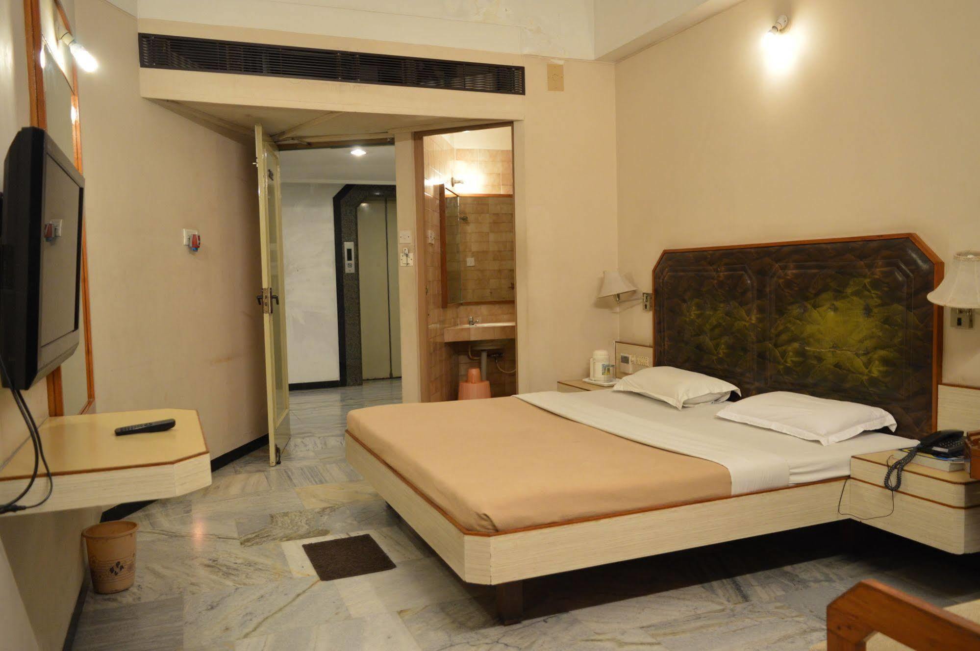 מדוראי Hotel Padmam מראה חיצוני תמונה