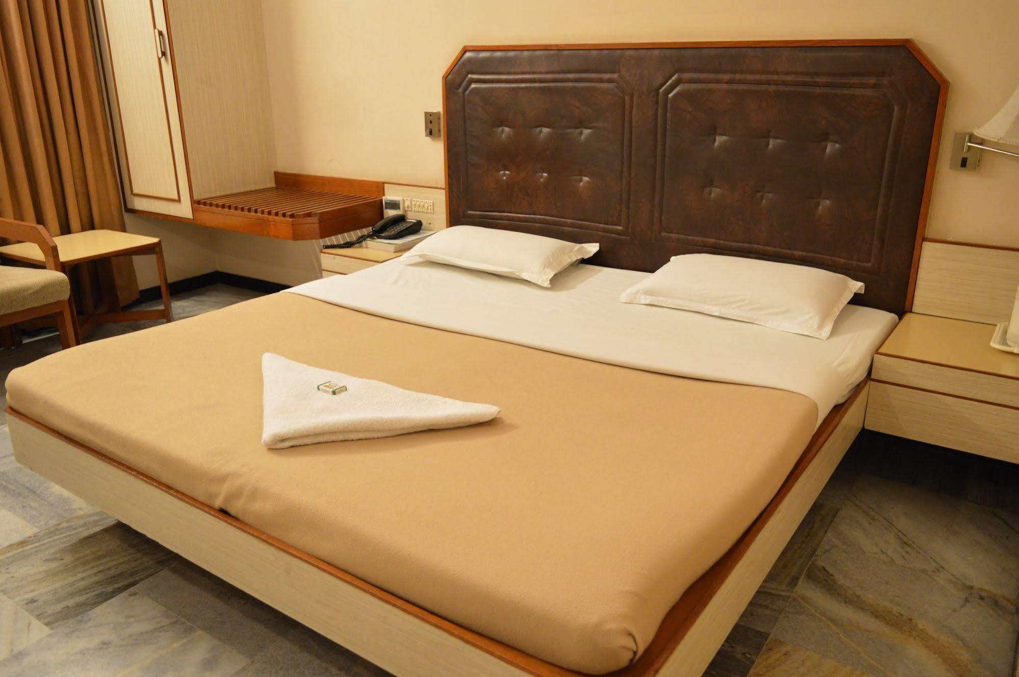 מדוראי Hotel Padmam מראה חיצוני תמונה