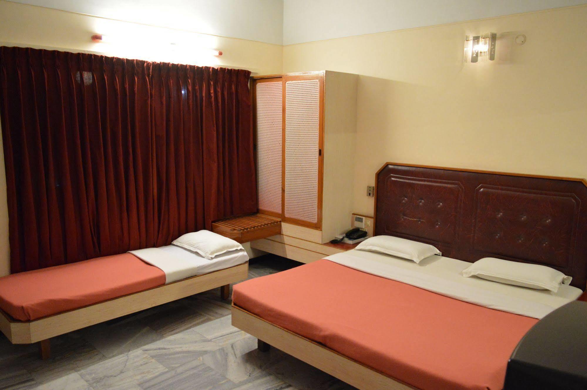 מדוראי Hotel Padmam מראה חיצוני תמונה
